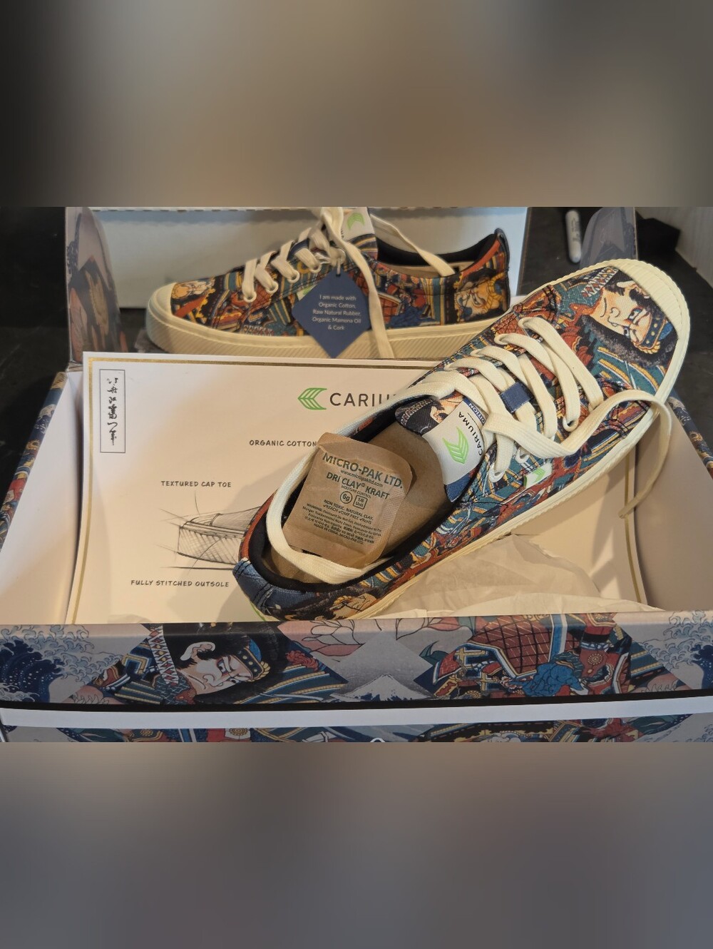 Cariuma Hokusai OCA Low Warrior Print Canvas Sneaker Women size 8.5 Men 6.5/7 - Picture 2 of 5